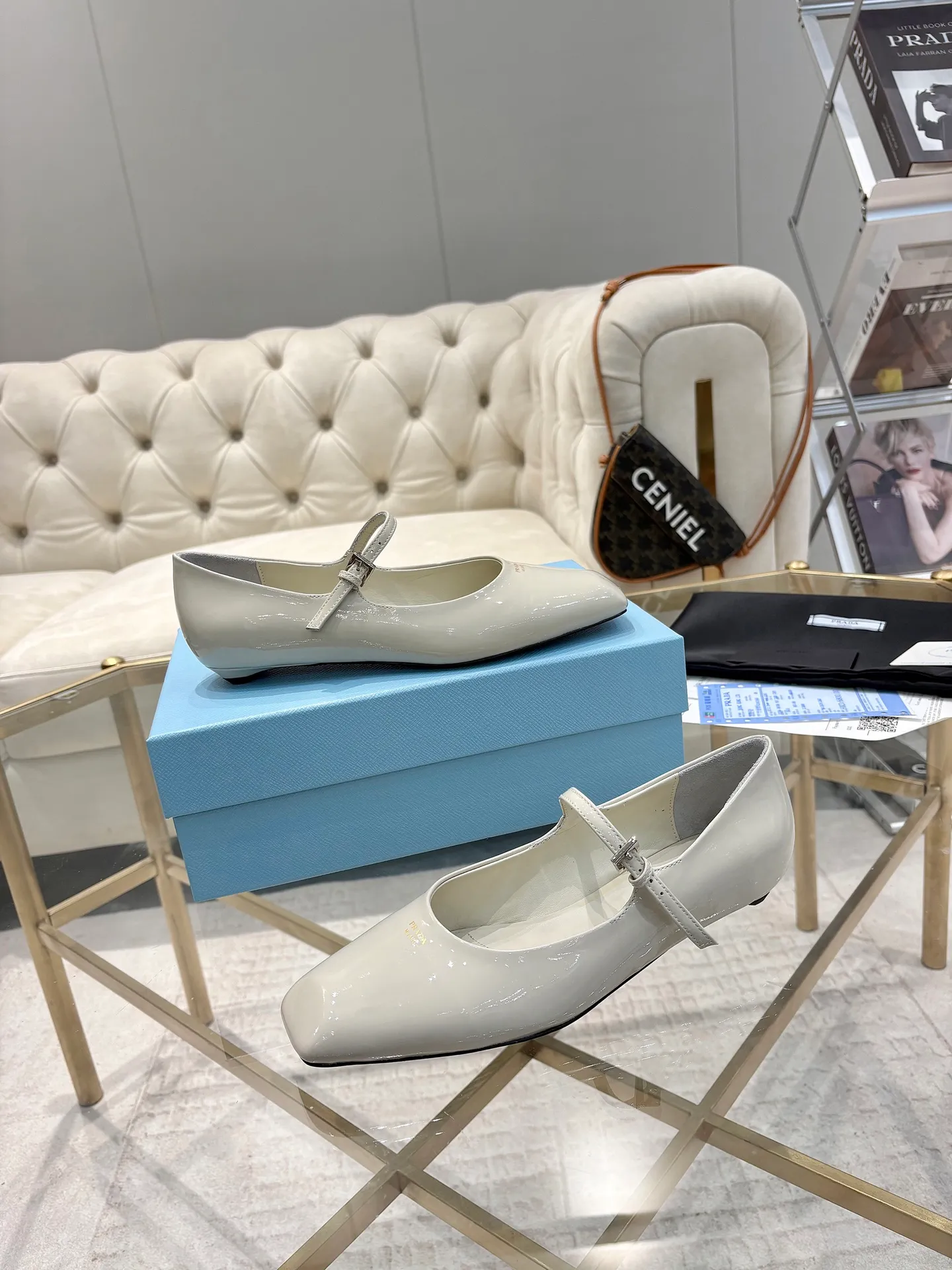 👟👟Ex-factory price 580👟👟 (imitation leather bottom-20) New arrival 👉Ready stock👈Remove the original board and make a 1:1 replica‼ ️ The highest version of Prada's early spring catwalk hot style 😘The latest spring style Retro Mary Jane series Genuine leather sole, simulated leather sole, a must-have for goddesses Super comfortable on the feet, reducing age 👉The upper is made of imported cowhide leather, comfortable and small square toe, retro and playful, lining + foot pads, imported sheepskin lining, breathable and comfortable (1.5 high small insert heel) ) Matched private model buckle (all original logos) Size 35M-39M (34 40 41 42 customized, non-returnable and non-exchangeable)